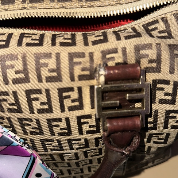 Vintage FENDI Boston Bag no callouts in excellent condition lock and keys - Picture 5 of 12